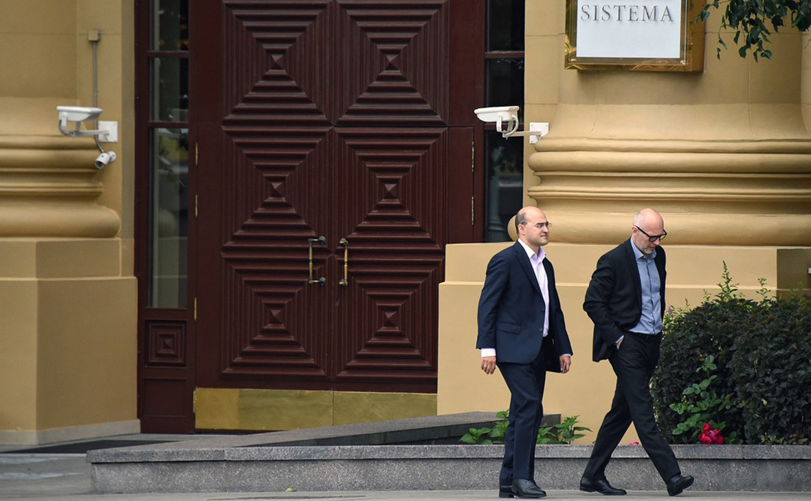 «Система» пожаловалась в Кремль на действия судьи по иску «Роснефти»